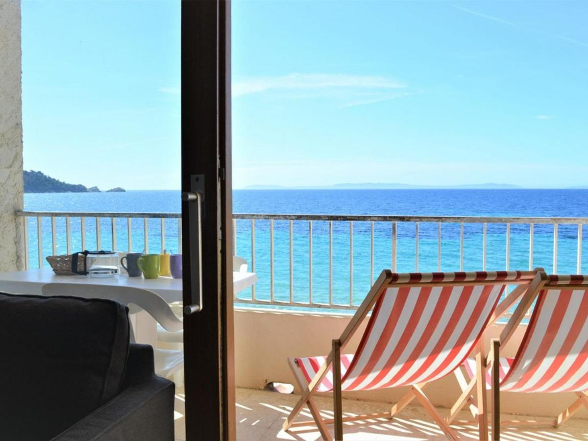 Studio Sur Plage Cavaliere Avec Terrasse, 1Er Etage, 2 Couchages - Fr-1-251-80 Le Lavandou Eksteriør billede
